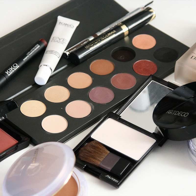 Maquillaje y peinado