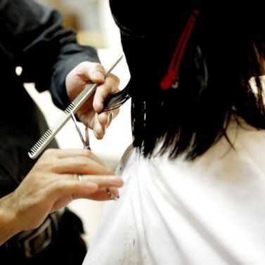 Lavar, cortar y peinar pelo largo